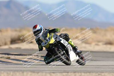 media/Dec-07-2025-CVMA (Sun) [[3e7d2de5dc]]/Race 9-Formula UL Shootout/